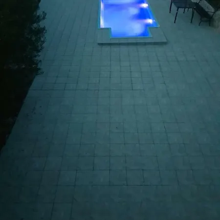 فيلة House 